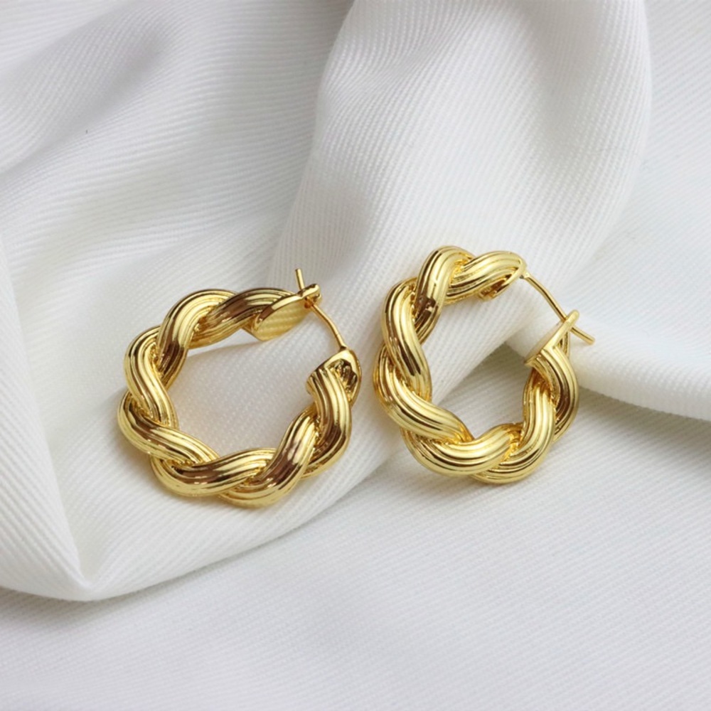 Elegant Gold Hoop Earrings